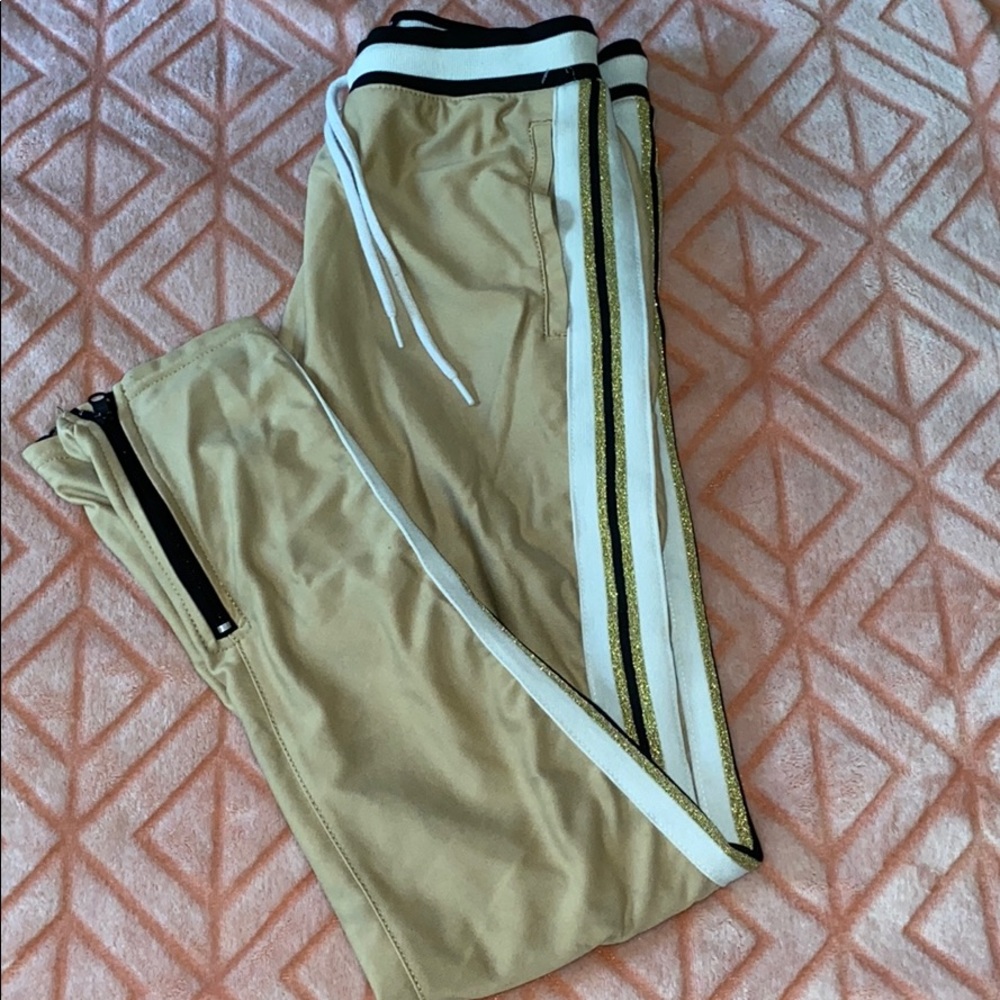 Tan colored joggers 😍